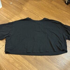 Black loose crop top